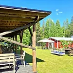 Дом отдыха Wolf Lakeside Lapland