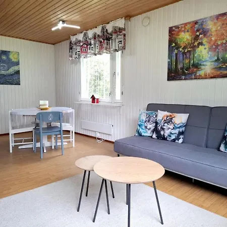 Wolf Lakeside Lapland Ροβανιέμι